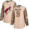 Pánské NHL Arizona Coyotes dresy Clayton Keller 9 Authentic Camo Adidas Veterans Day Practice