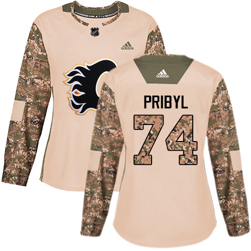 Dámské NHL Calgary Flames dresy Daniel Pribyl 74 Authentic Camo Adidas Veterans Day Practice