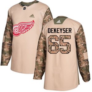 Pánské NHL Detroit Red Wings dresy 65 Danny DeKeyser Authentic Camo Adidas Veterans Day Practice