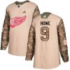 Dětské NHL Detroit Red Wings dresy 9 Gordie Howe Authentic Camo Adidas Veterans Day Practice