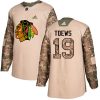 Pánské NHL Chicago Blackhawks dresy 19 Jonathan Toews Authentic Camo Adidas Veterans Day Practice