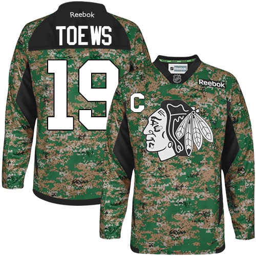 Pánské NHL Chicago Blackhawks dresy 19 Jonathan Toews Authentic Camo Reebok Veterans Day Practice