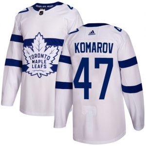 Pánské NHL Toronto Maple Leafs dresy 47 Leo Komarov Authentic Bílý Adidas 2018 Stadium Series