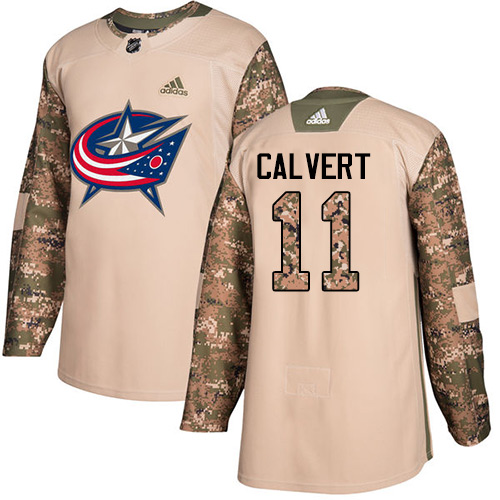 Pánské NHL Columbus Blue Jackets dresy 11 Matt Calvert Authentic Camo Adidas Veterans Day Practice