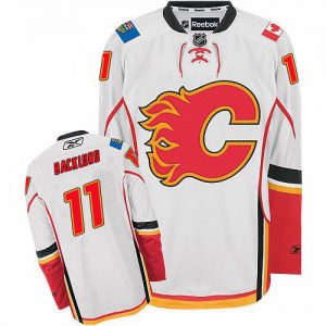 Pánské NHL Calgary Flames dresy 11 Mikael Backlund Authentic Bílý Reebok Venkovní hokejové dresy