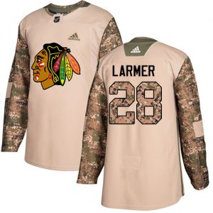 Pánské NHL Chicago Blackhawks dresy 28 Steve Larmer Authentic Camo Adidas Veterans Day Practice