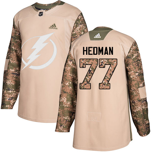 Pánské NHL Tampa Bay Lightning dresy 77 Victor Hedman Authentic Camo Adidas Veterans Day Practice